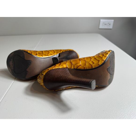 Naughty Monkey pumps brown faux snakeskin feather design on toes 4' heel Sz 9 - Picture 9 of 12